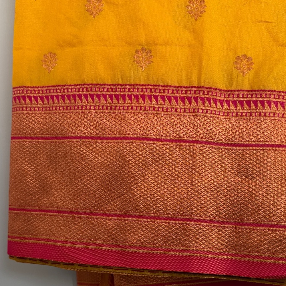 9 yards Vibrant Yellow and Red Embroidered Yeola Paithani Nauvvari sari - Picture 3 of 16